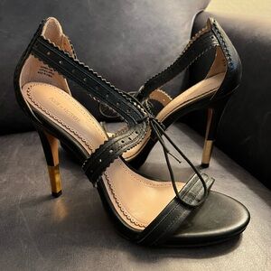 NEW Pour La Victoire Black Leather Shanna Scalloped Tie Front Sandals Heels 9.5